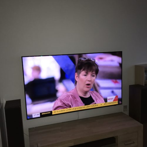 Væg ophængning af 55" Samsung LED TV