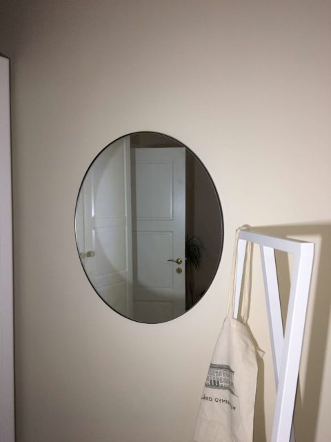 Montering vægophæng opsætning spejl