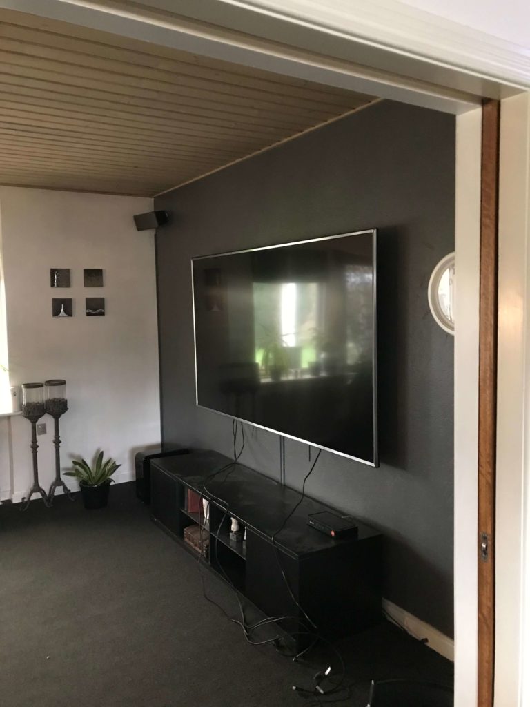 Derive smugling travl Vægmontering / vægophæng af 85 tommer LG LED TV - HomeSetup.dk