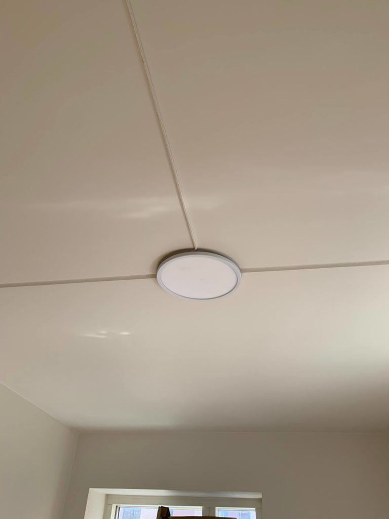 El-tilslutning af plafond lampe