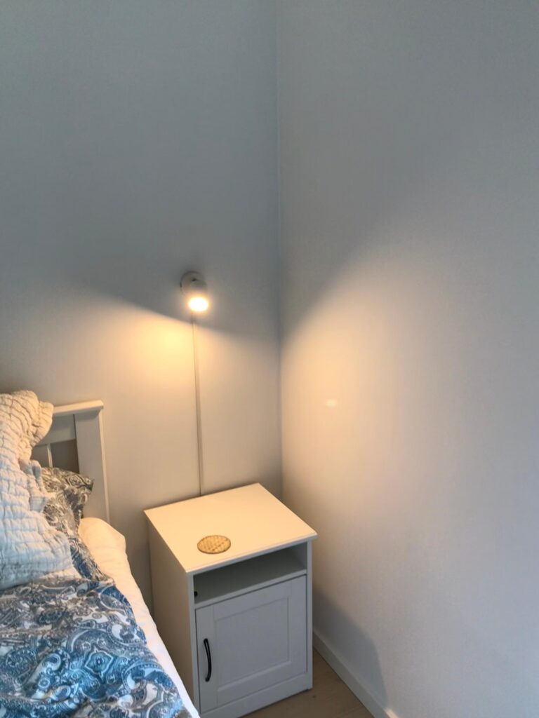 Slutning uregelmæssig Hr Montering & el-tilslutning af 2 LED væglamper - HomeSetup.dk