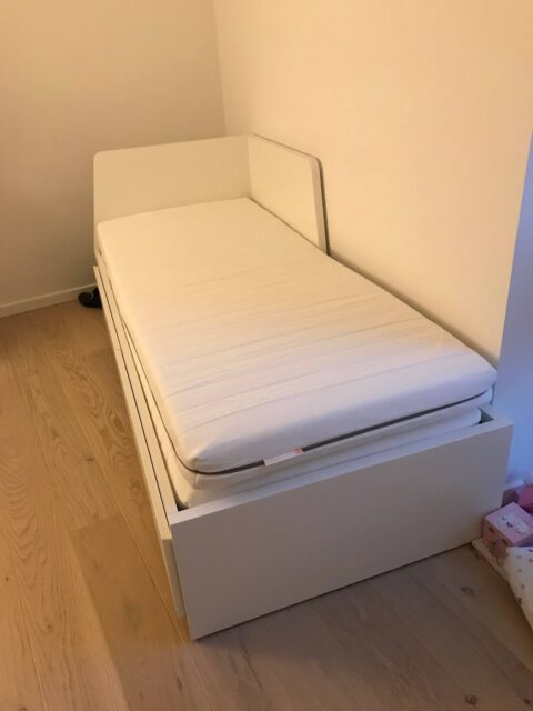Samling IKEA FLEKKE sovesofa med 2 madrasser