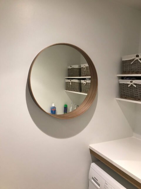 Montering af rundt spejl badeværelse