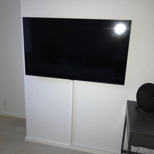 Vægmontering Samsung TV i hjemmekontor