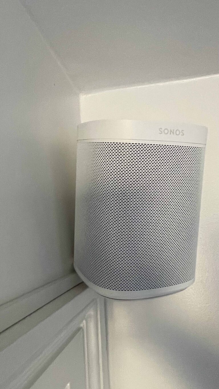 Ophæng af Sonos One højttaler hjørne