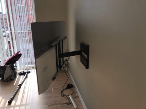 Væg-montering af LG 55 OLED TV på Vogel drejebeslag