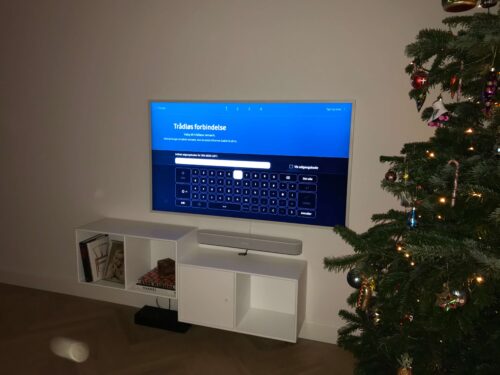 Væg-montering af TV i stue