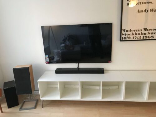Væg-montering af TV med soundbar